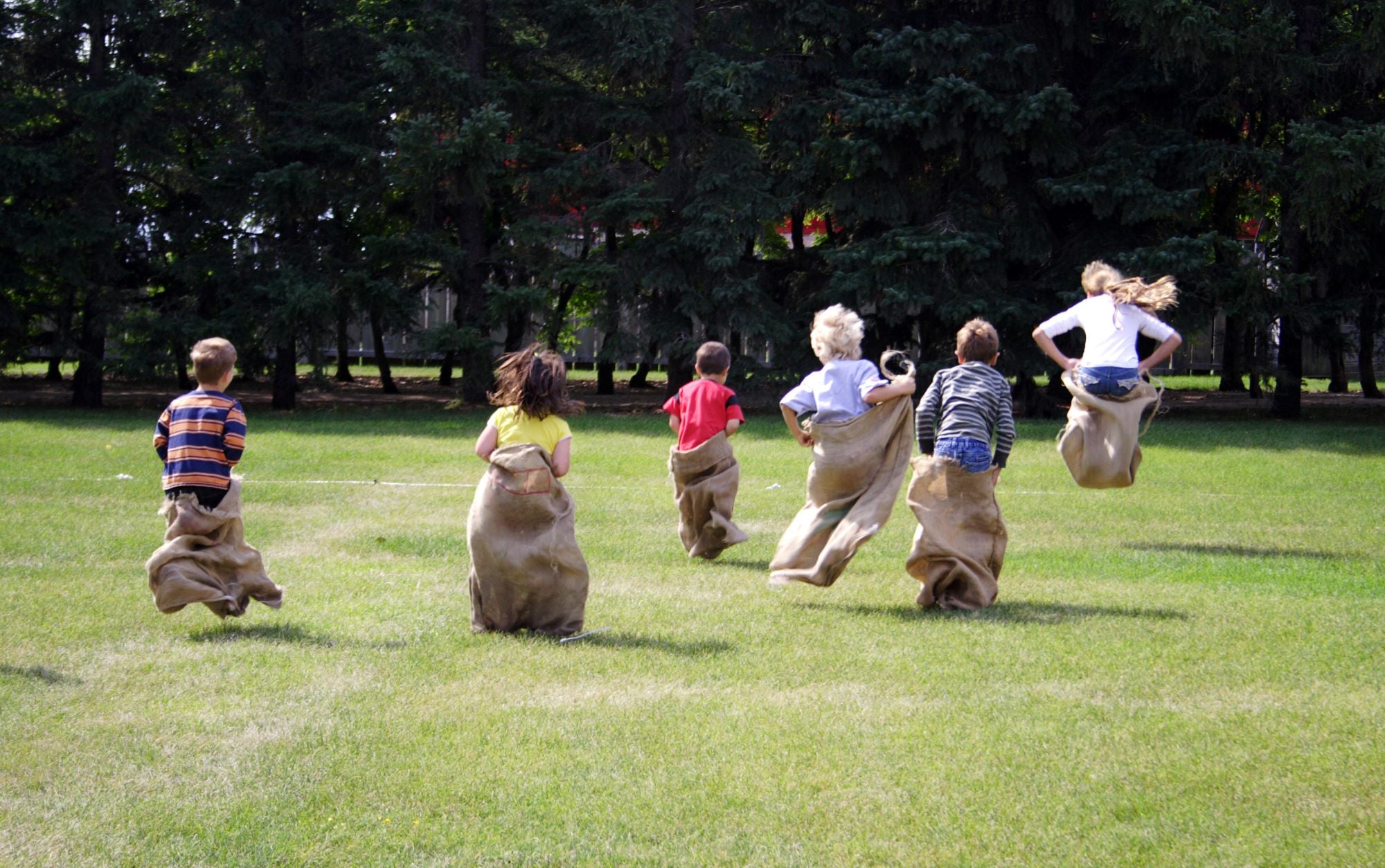 Outdoor Activities to Teach Kids Teamwork